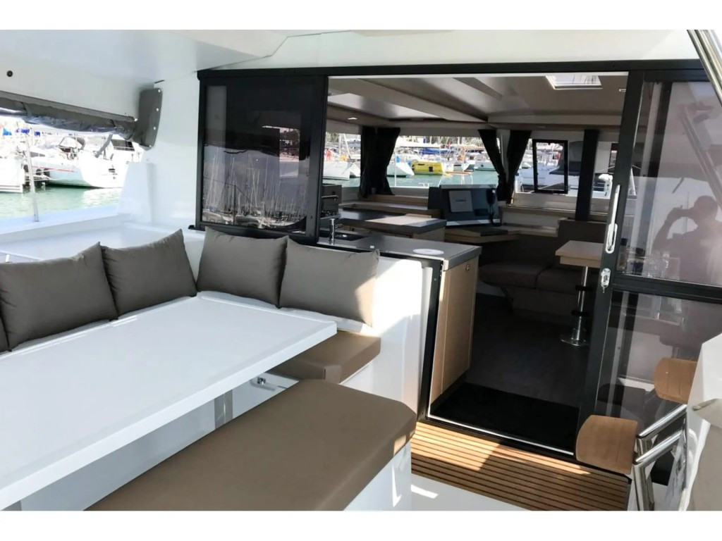 Yacht FOUNTAINE PAJOT - Astrea 42 "Wave"