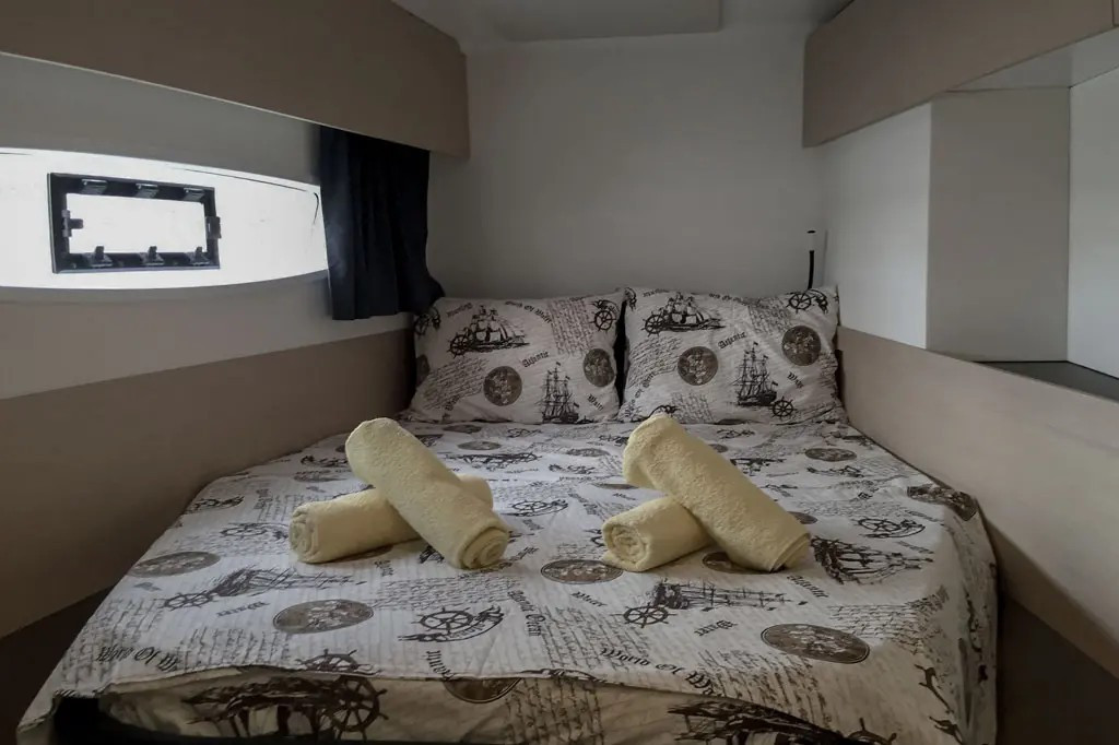 Yacht FOUNTAINE PAJOT - Astrea 42 "Wave"