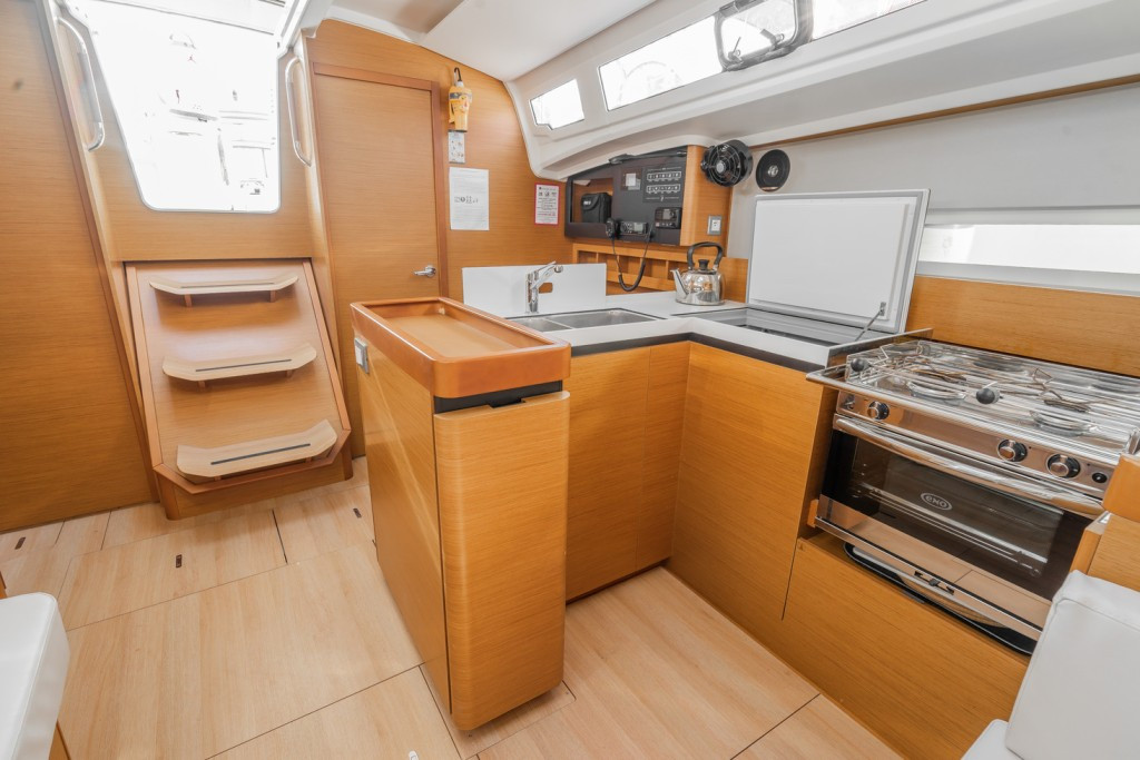 Yacht JEANNEAU - Sun Odyssey 410 "High Time"