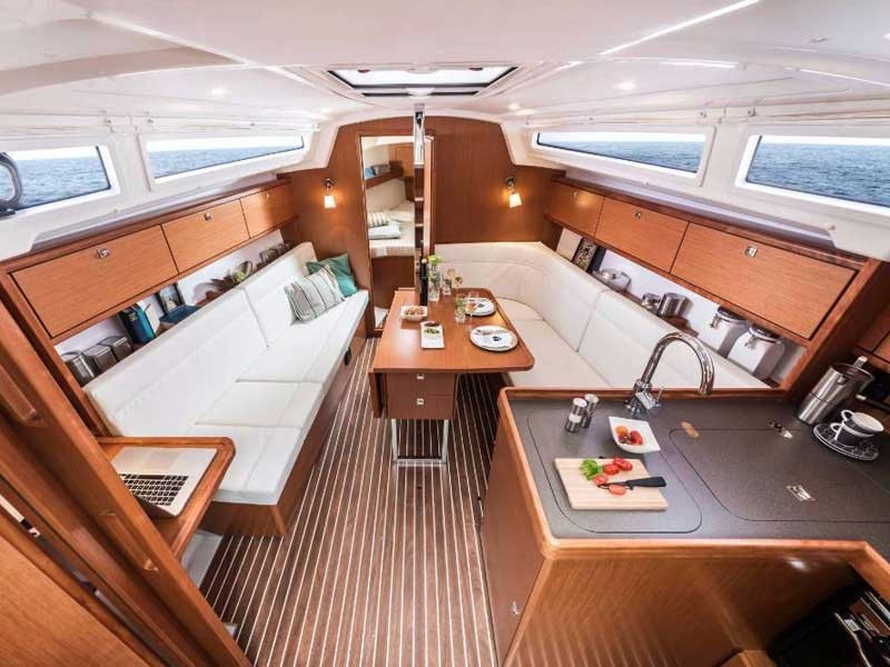 Yacht BAVARIA - Cruiser 34 "Adria Tina"
