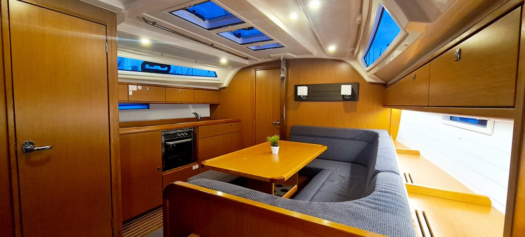 Yacht BAVARIA - Cruiser 41 "Bella"