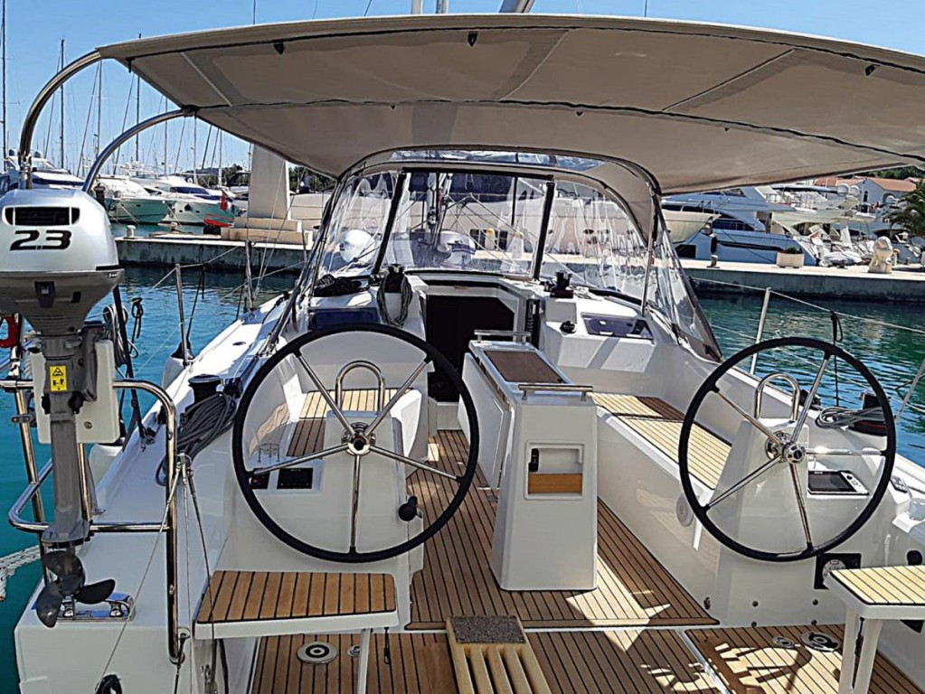 Yacht BENETEAU - Oceanis 34.1 "Ka Nani"
