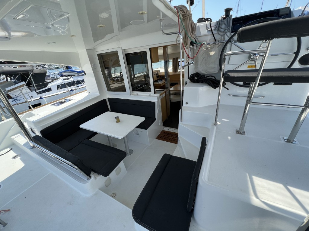 Yacht LAGOON - 39 "Nirvana"