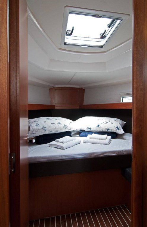 Yacht BAVARIA - Cruiser 37 "Adria Nina"