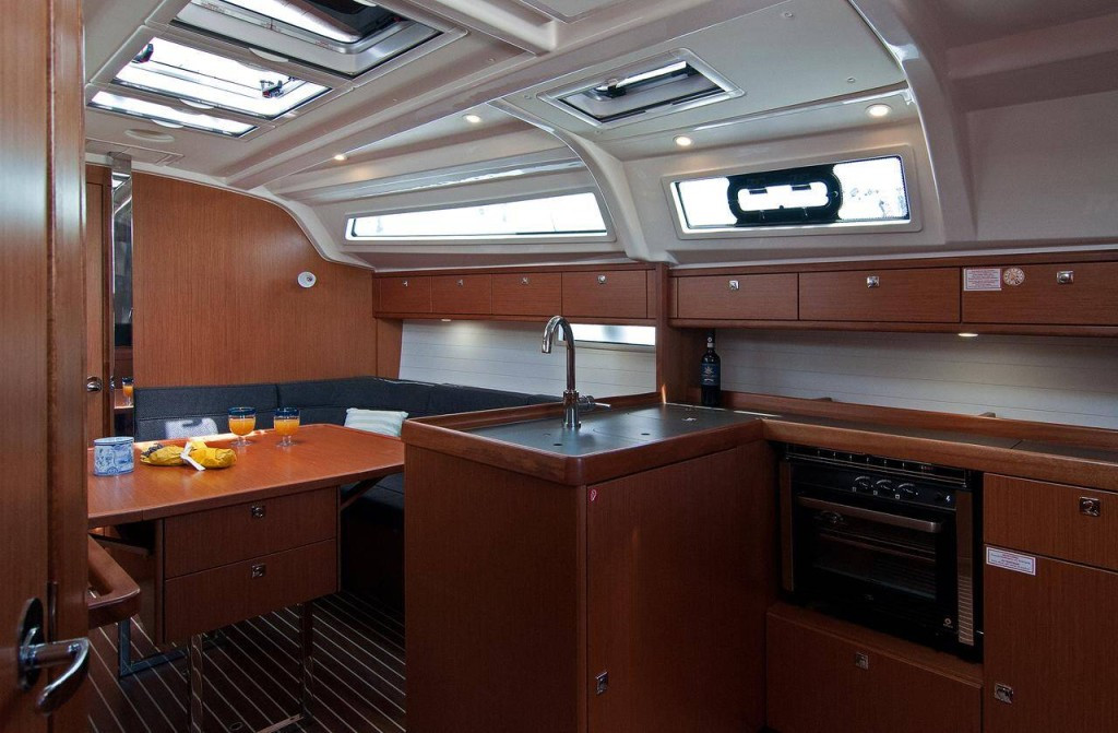 Yacht BAVARIA - Cruiser 37 "Adria Nina"