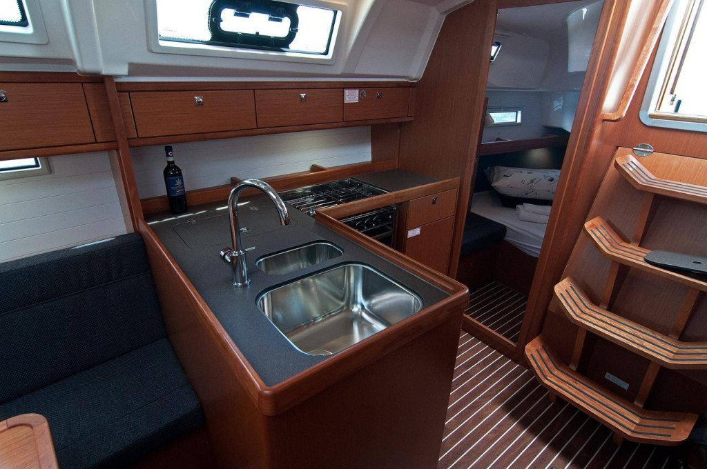 Yacht BAVARIA - Cruiser 37 "Adria Nina"