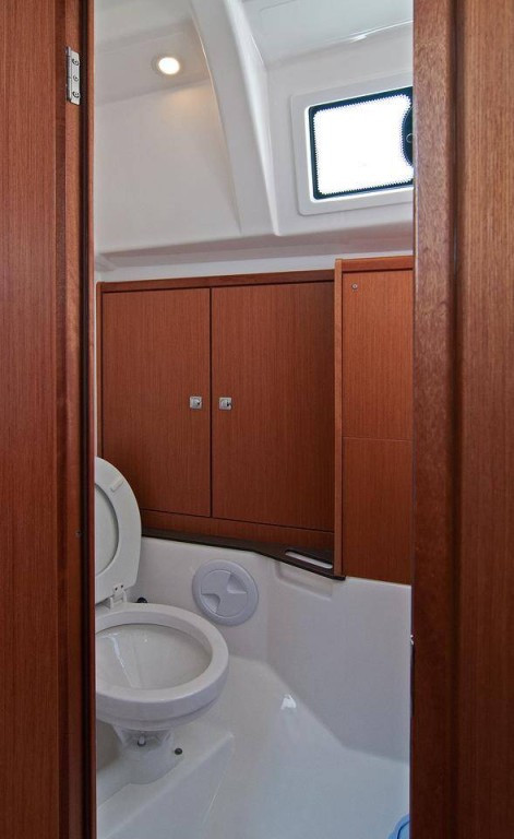 Yacht BAVARIA - Cruiser 37 "Adria Nina"