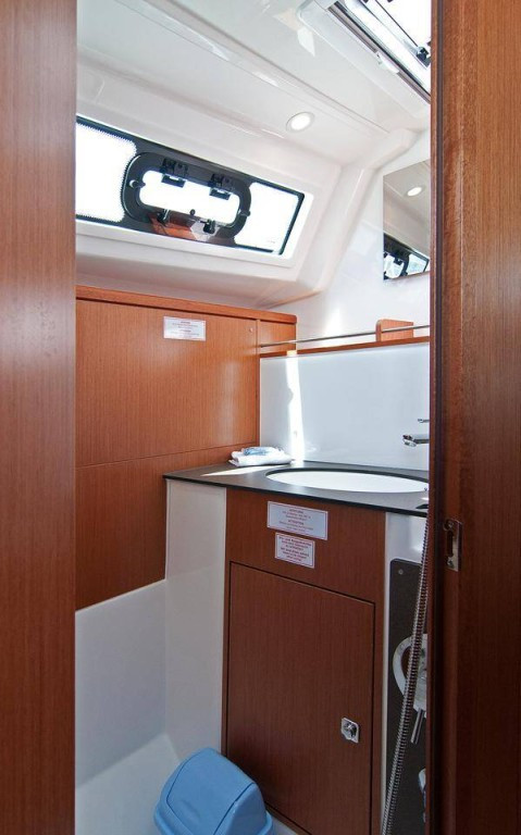 Yacht BAVARIA - Cruiser 37 "Adria Nina"