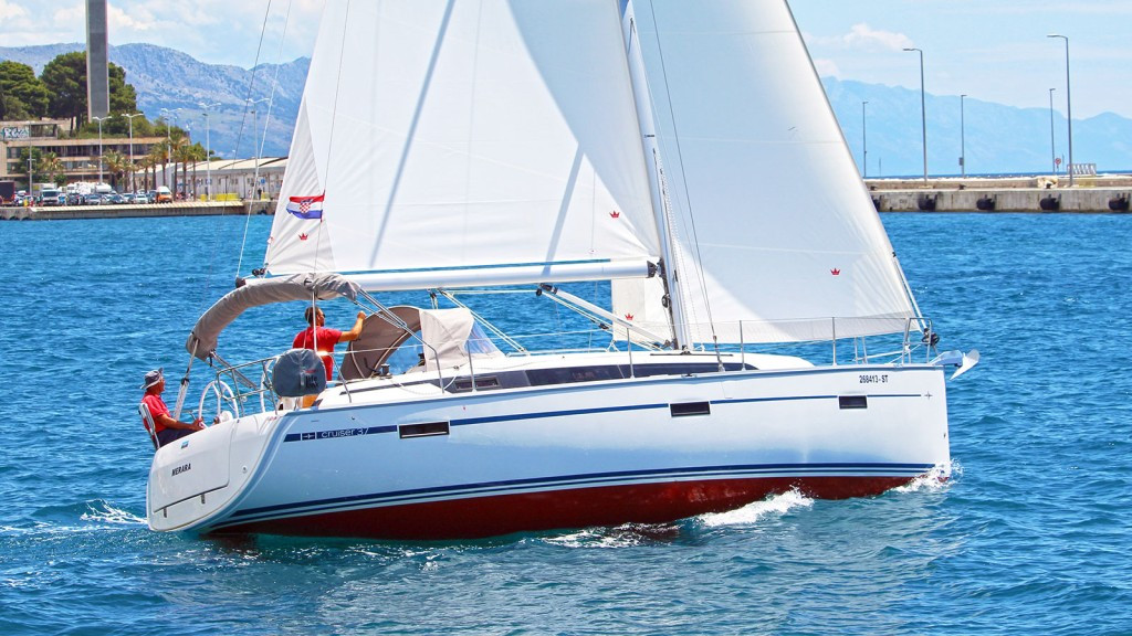 Yacht BAVARIA - Cruiser 37 "Merara"