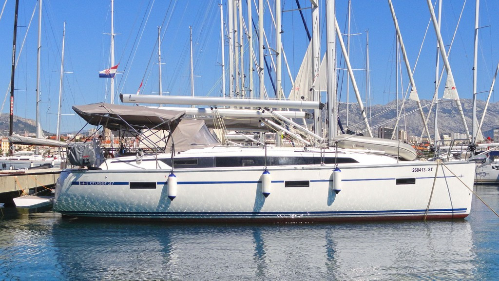 Yacht BAVARIA - Cruiser 37 "Merara"