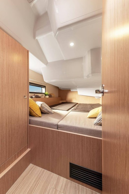 Yacht BAVARIA - C38 "Skye"