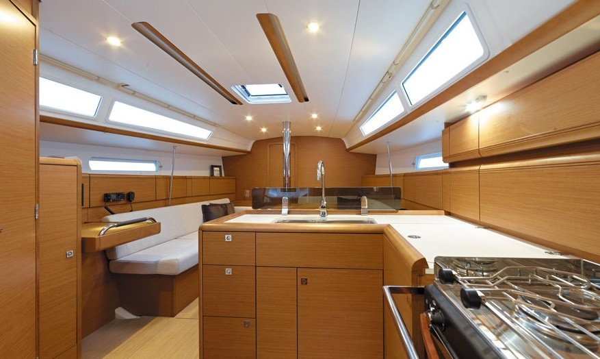 Yacht JEANNEAU - Sun Odyssey 389 "Tina"