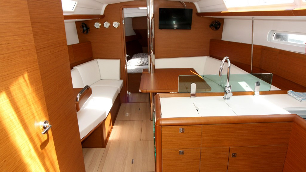 Yacht JEANNEAU - Sun Odyssey 389 "Tina"