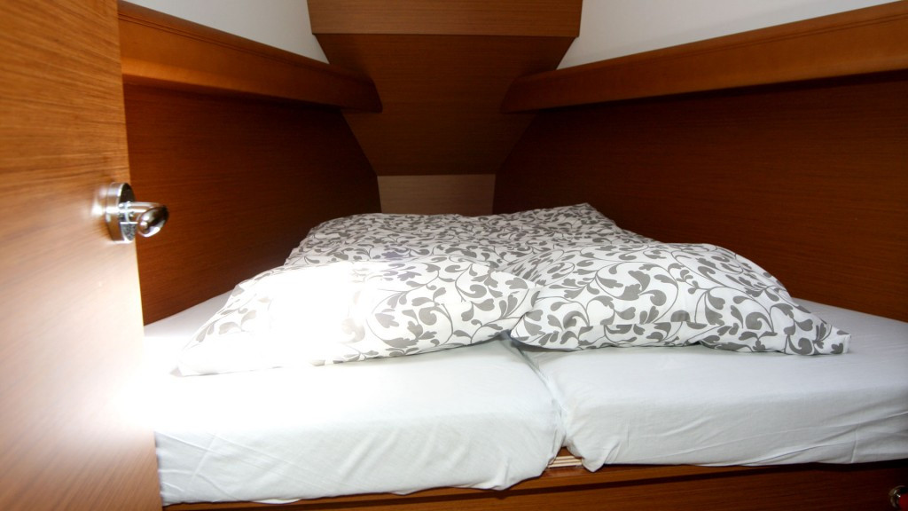 Yacht JEANNEAU - Sun Odyssey 389 "Tina"