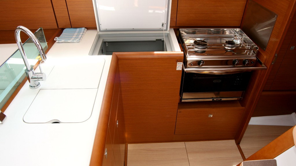 Yacht JEANNEAU - Sun Odyssey 389 "Tina"