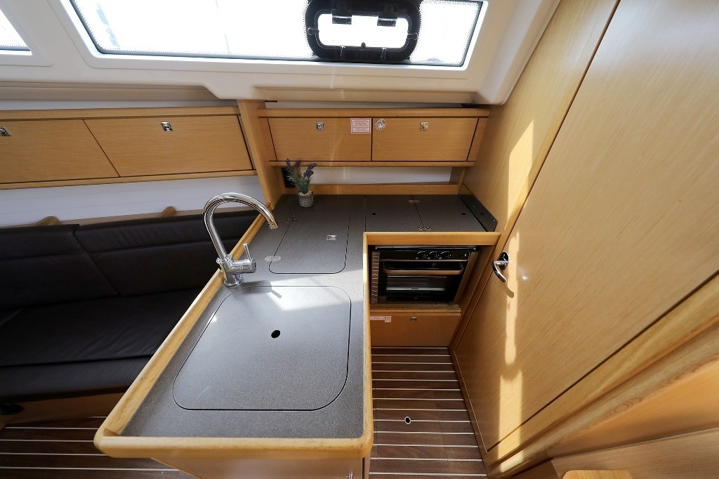 Yacht BAVARIA - Cruiser 34 "Arizona"