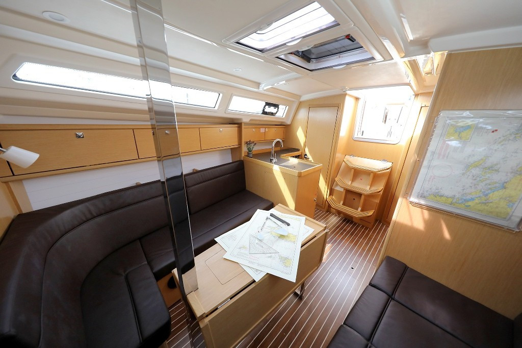 Yacht BAVARIA - Cruiser 34 "Arizona"