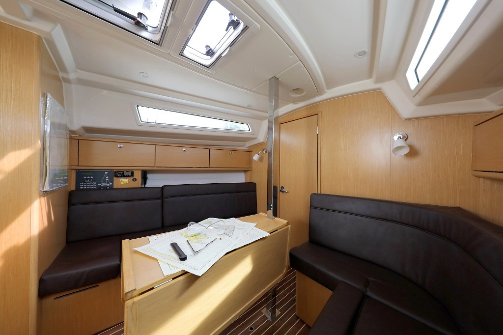 Yacht BAVARIA - Cruiser 34 "Arizona"