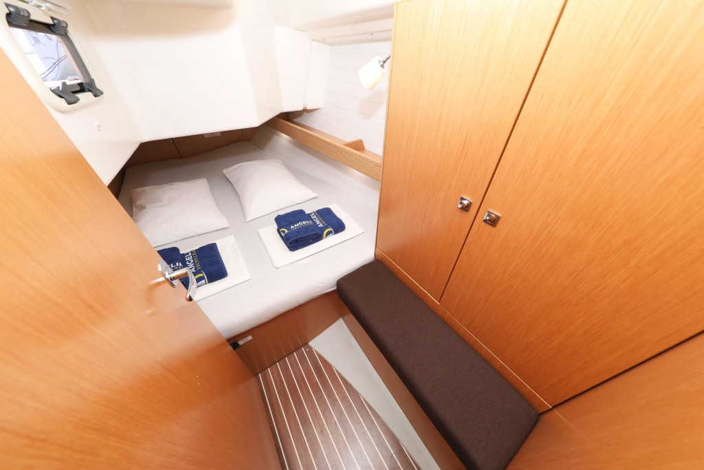 Yacht BAVARIA - Cruiser 34 "Arizona"