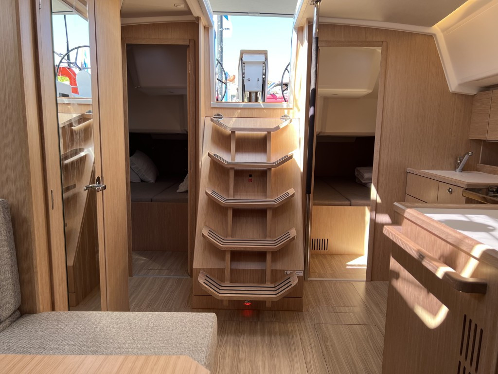 Yacht BAVARIA - C42 "Sofia"