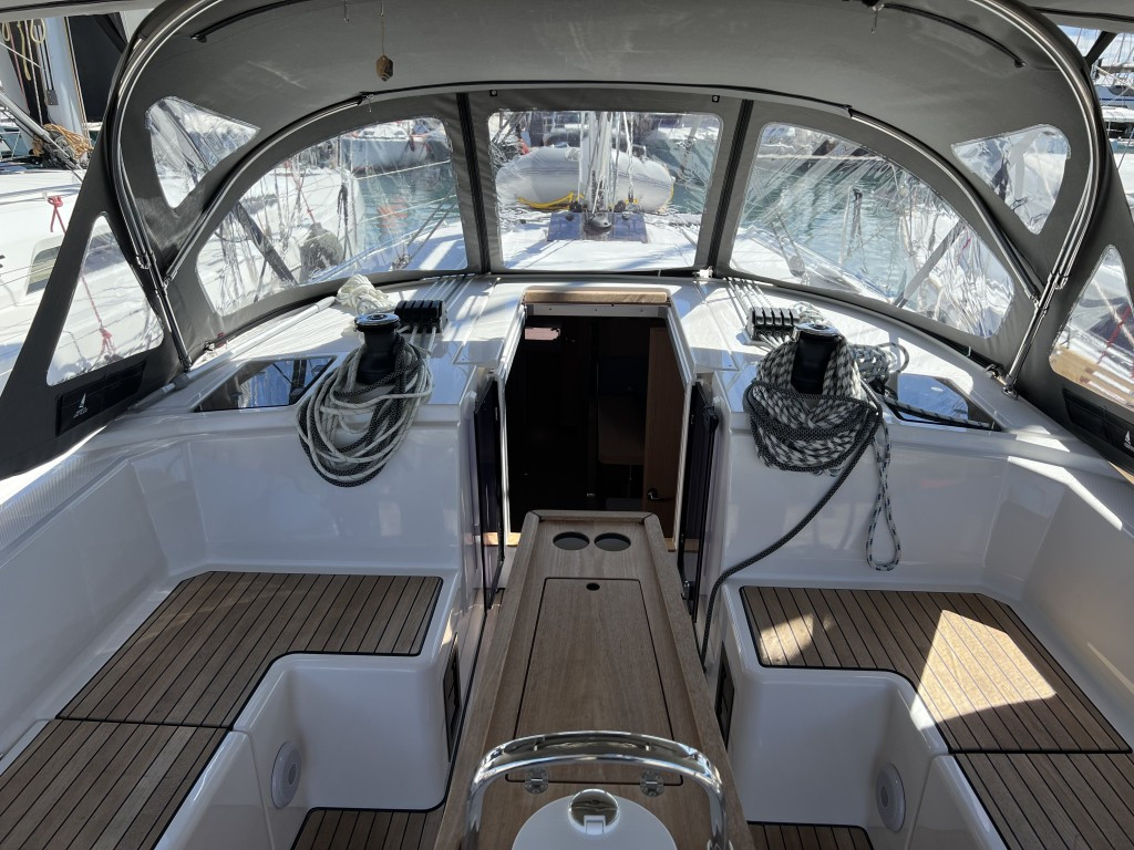 Yacht BAVARIA - C42 "Sofia"