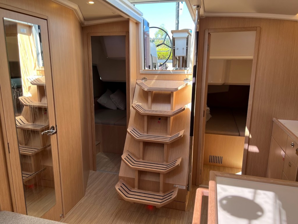 Yacht BAVARIA - C42 "Sofia"