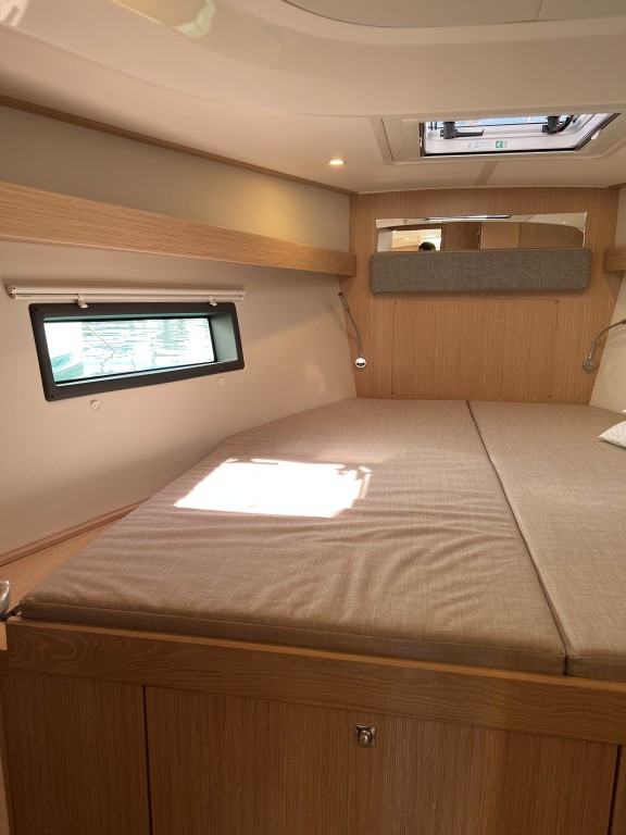 Yacht BAVARIA - C42 "Sofia"