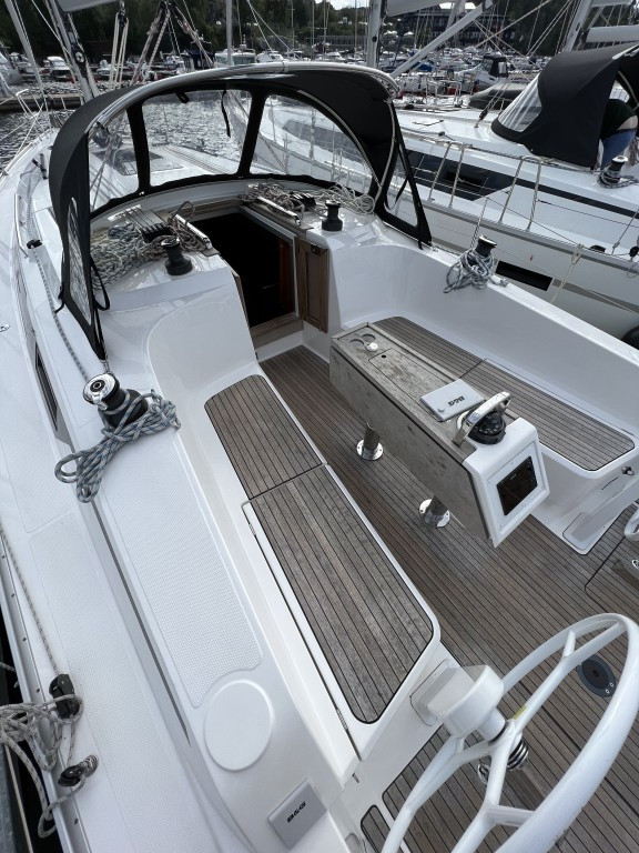 Yacht BAVARIA - C38 "Twelve"