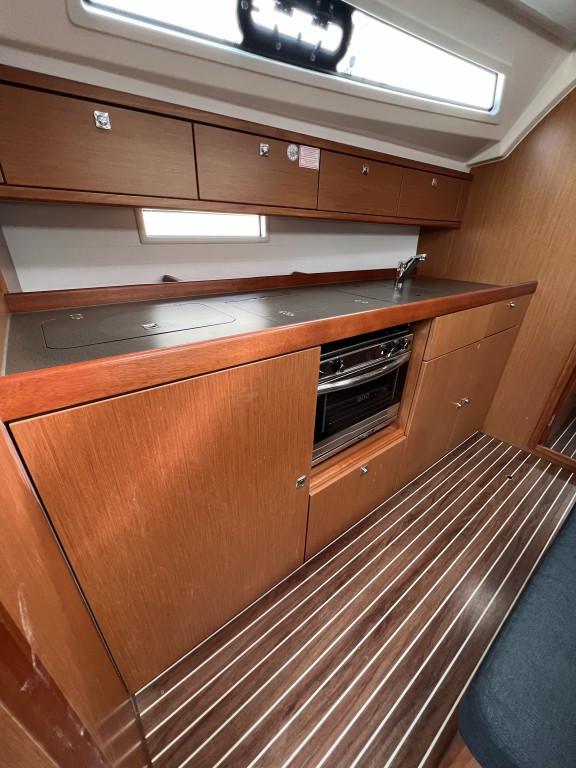 Yacht BAVARIA - C38 "Twelve"