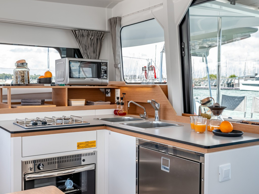 Yacht EXCESS-CATAMARANS - 11 "Yellow Bird V"