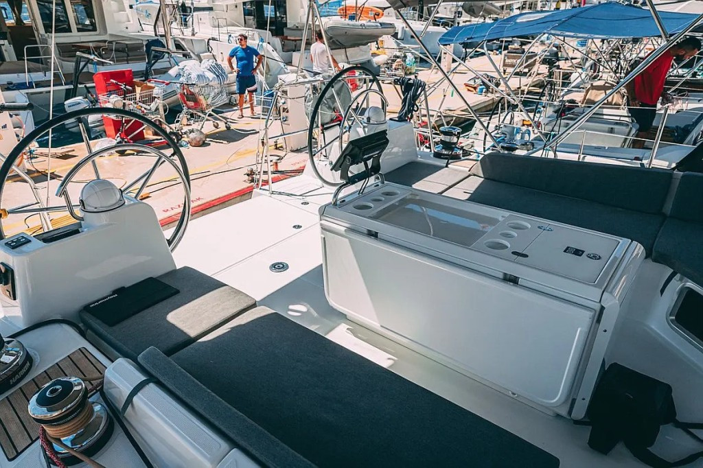 Yacht JEANNEAU - 54 "El Yelmo"