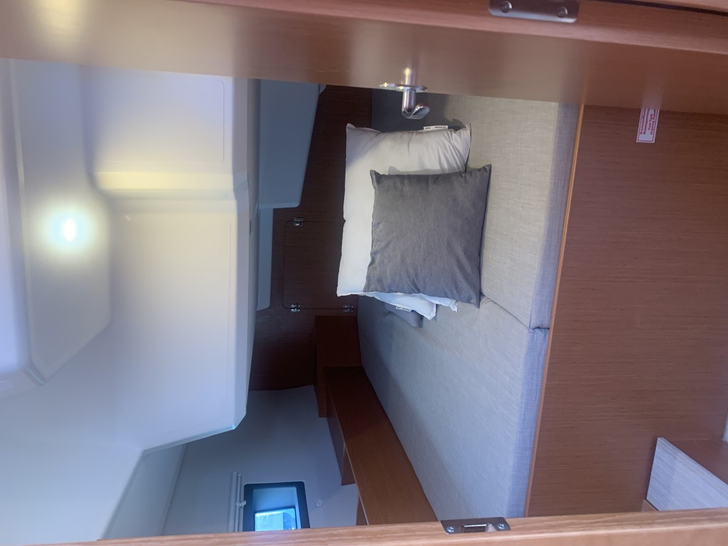 Yacht BAVARIA - C42 "M..a"