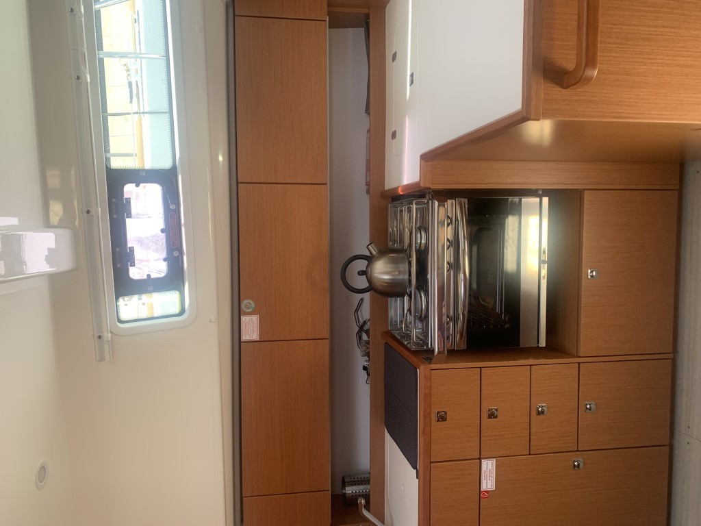 Yacht BAVARIA - C42 "M..a"