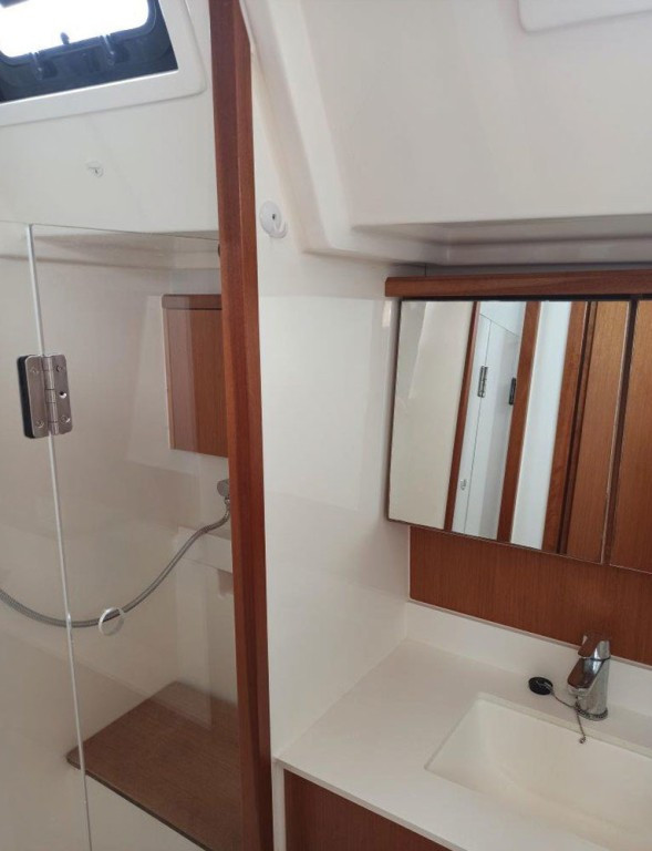 Yacht BAVARIA - C45 "Nutmeg"