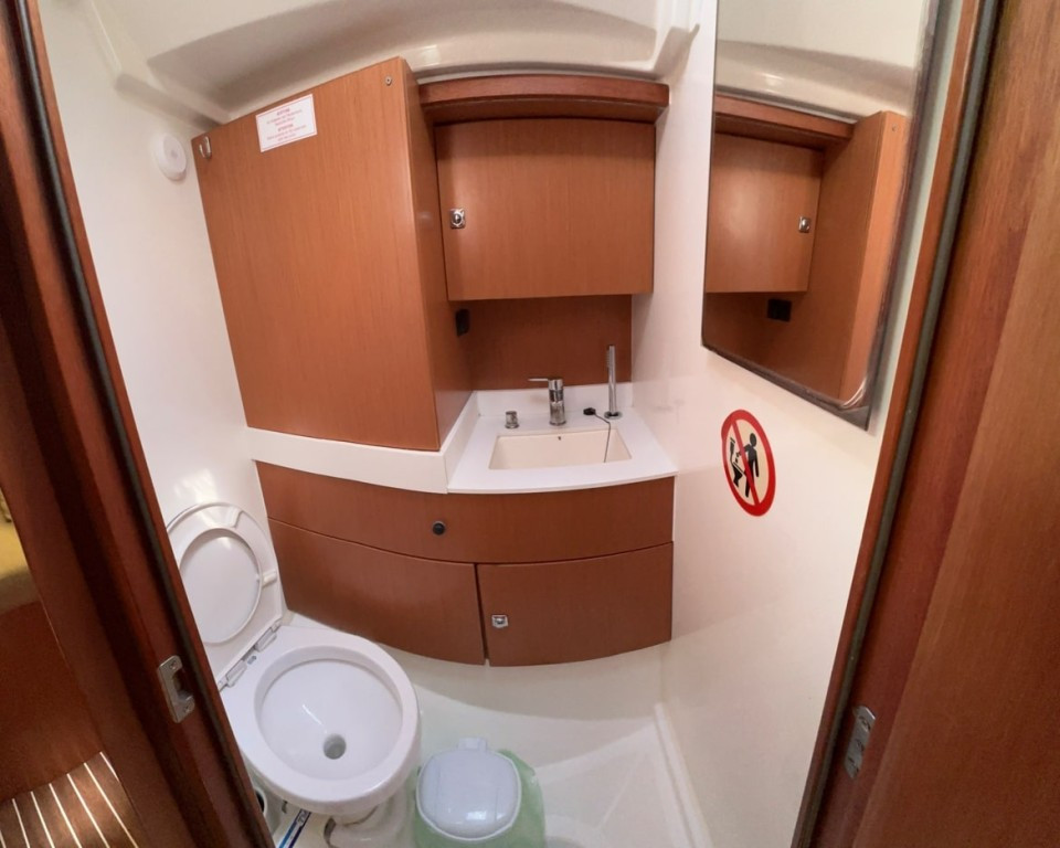 Yacht BAVARIA - C45 "Silver I"