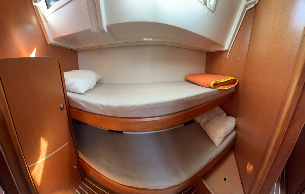 Yacht BAVARIA - C45 "Silver I"