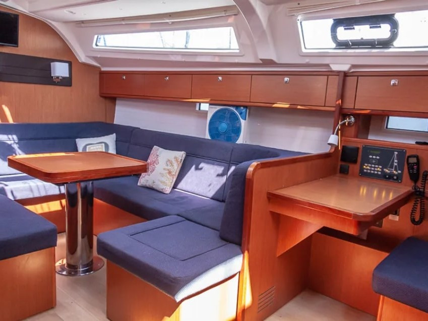 Yacht BAVARIA - Cruiser 41 "Quintessa"