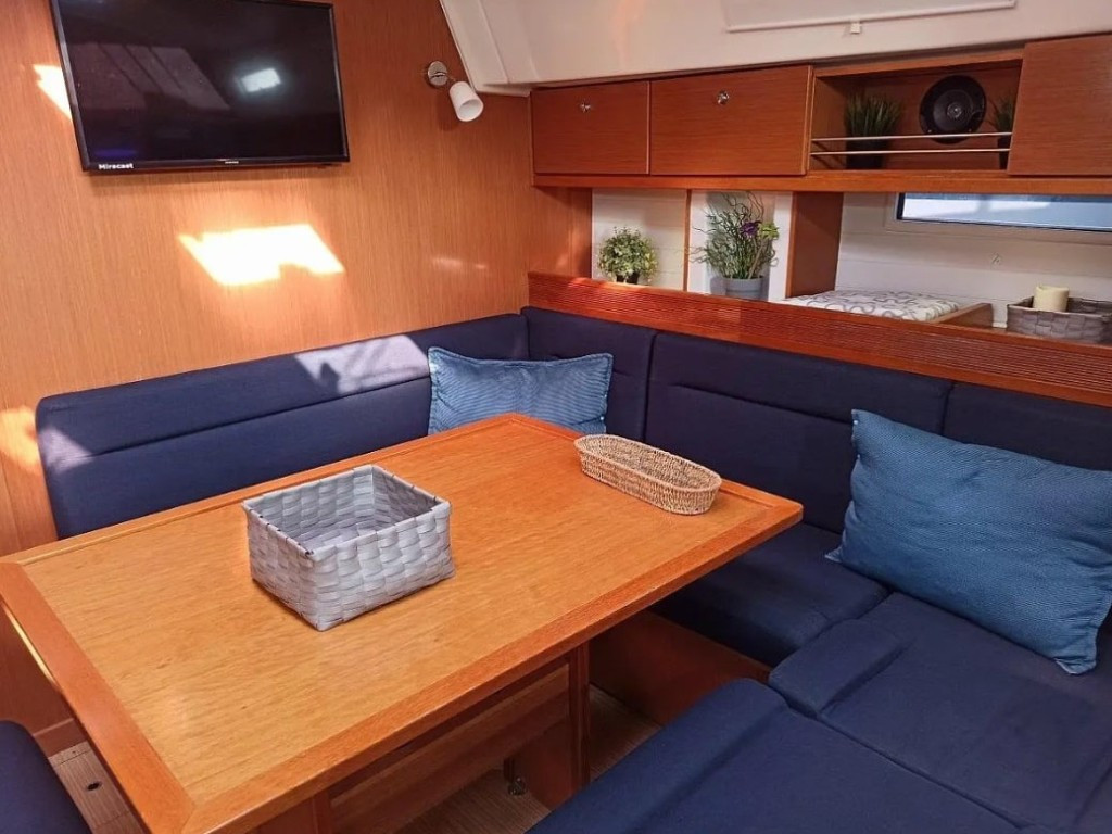 Yacht BAVARIA - Cruiser 45 "Saffron"
