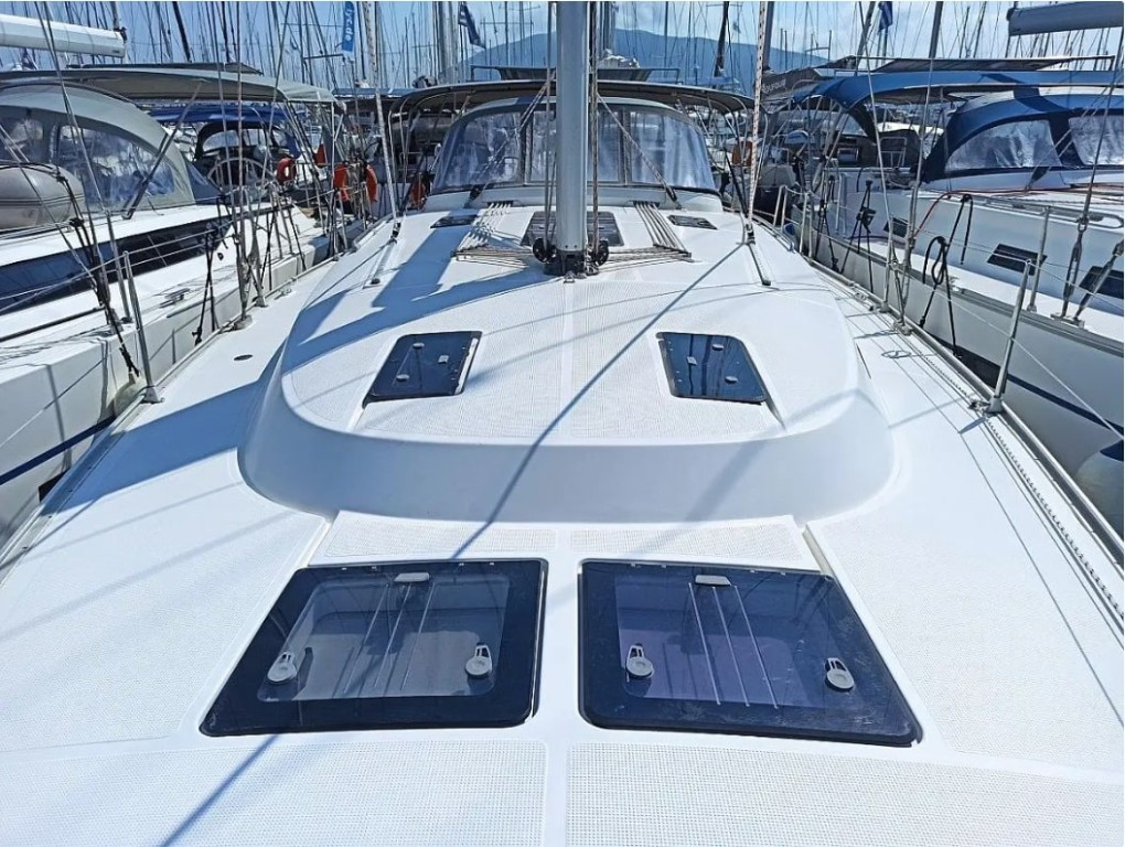 Yacht BAVARIA - Cruiser 45 "Saffron"