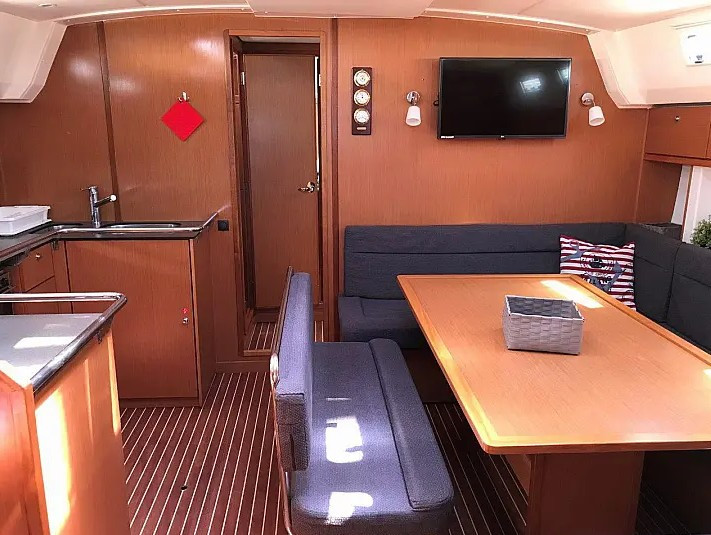 Yacht BAVARIA - Cruiser 50 "Juniper"
