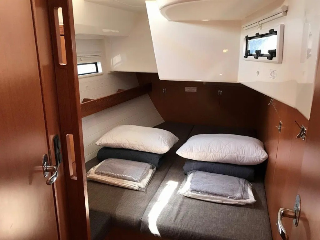 Yacht BAVARIA - Cruiser 50 "Juniper"