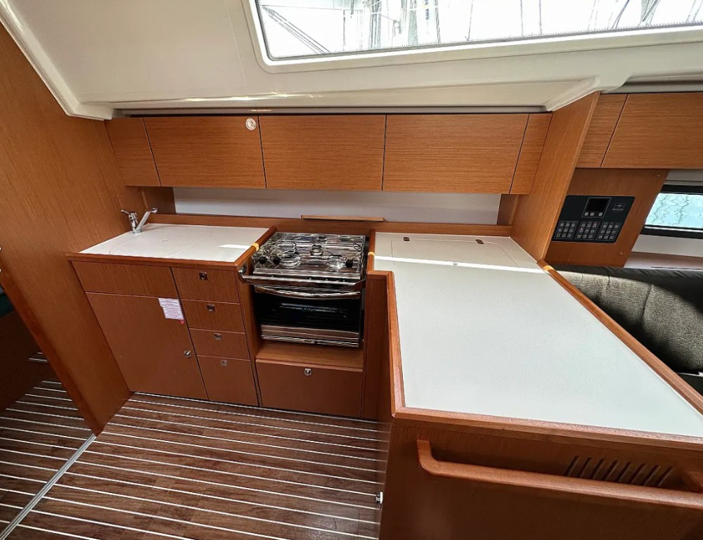 Yacht BAVARIA - Cruiser 56 ""