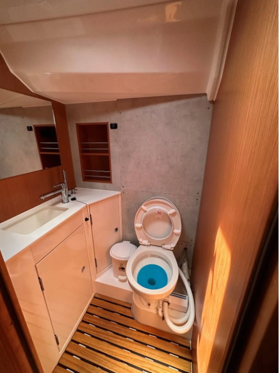 Yacht BAVARIA - Cruiser 56 ""