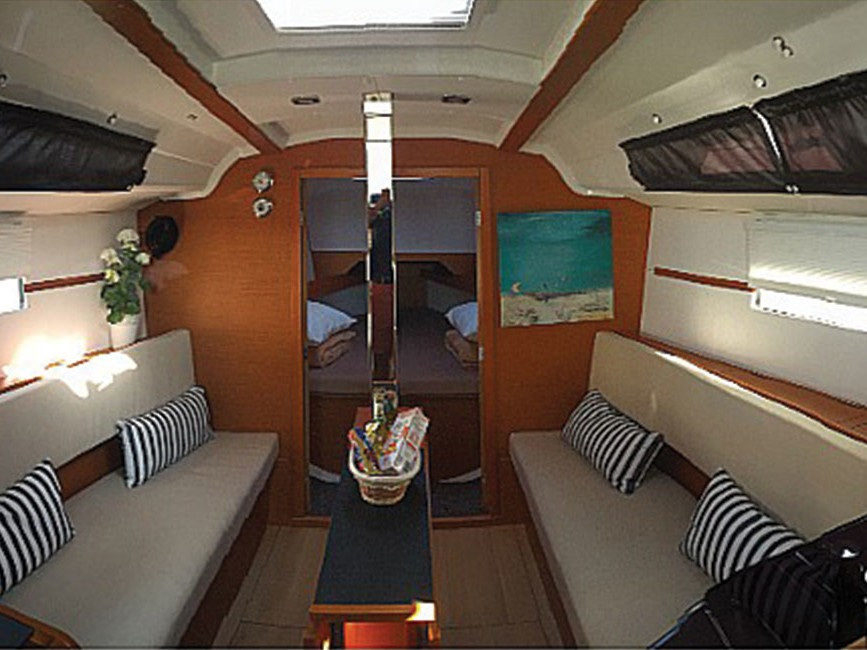 Yacht JEANNEAU - Sun Odyssey 349 "Bliss"