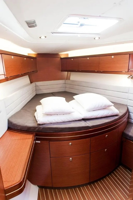 Yacht DELPHIA - 47 "Team Adventure"