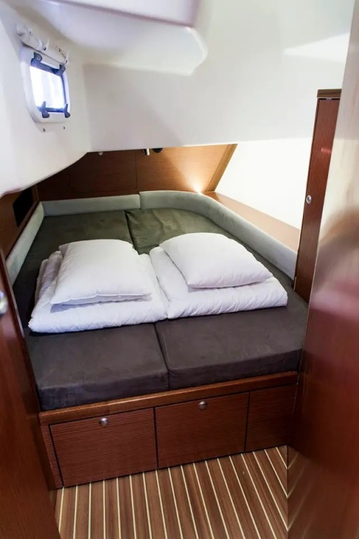 Yacht DELPHIA - 47 "Team Adventure"