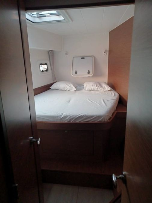 Yacht LAGOON - 42 "Take it easy"