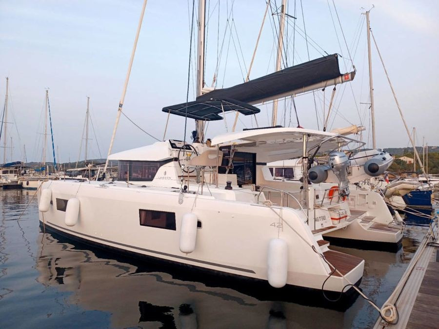 Yacht LAGOON - 42 "Take it easy"