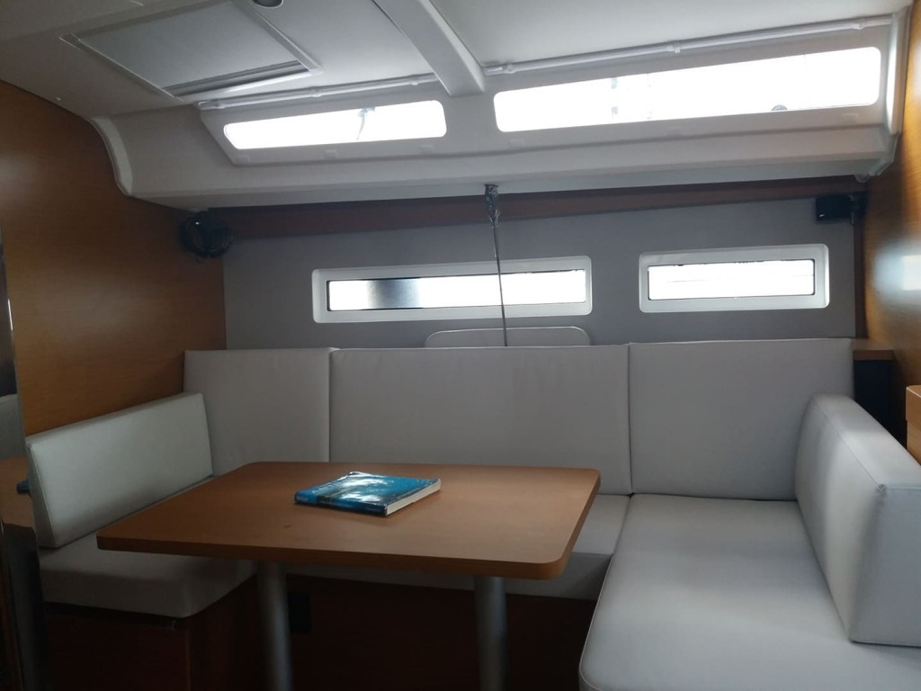 Yacht JEANNEAU - Sun Odyssey 440 "Moon"