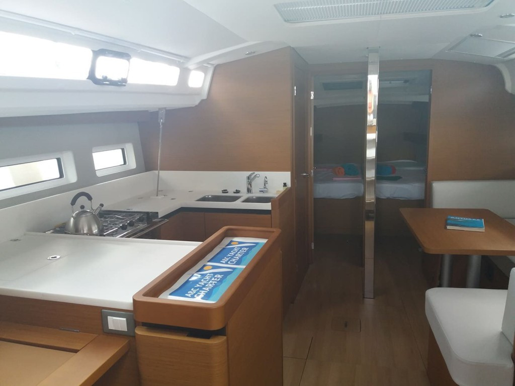 Yacht JEANNEAU - Sun Odyssey 440 "Moon"